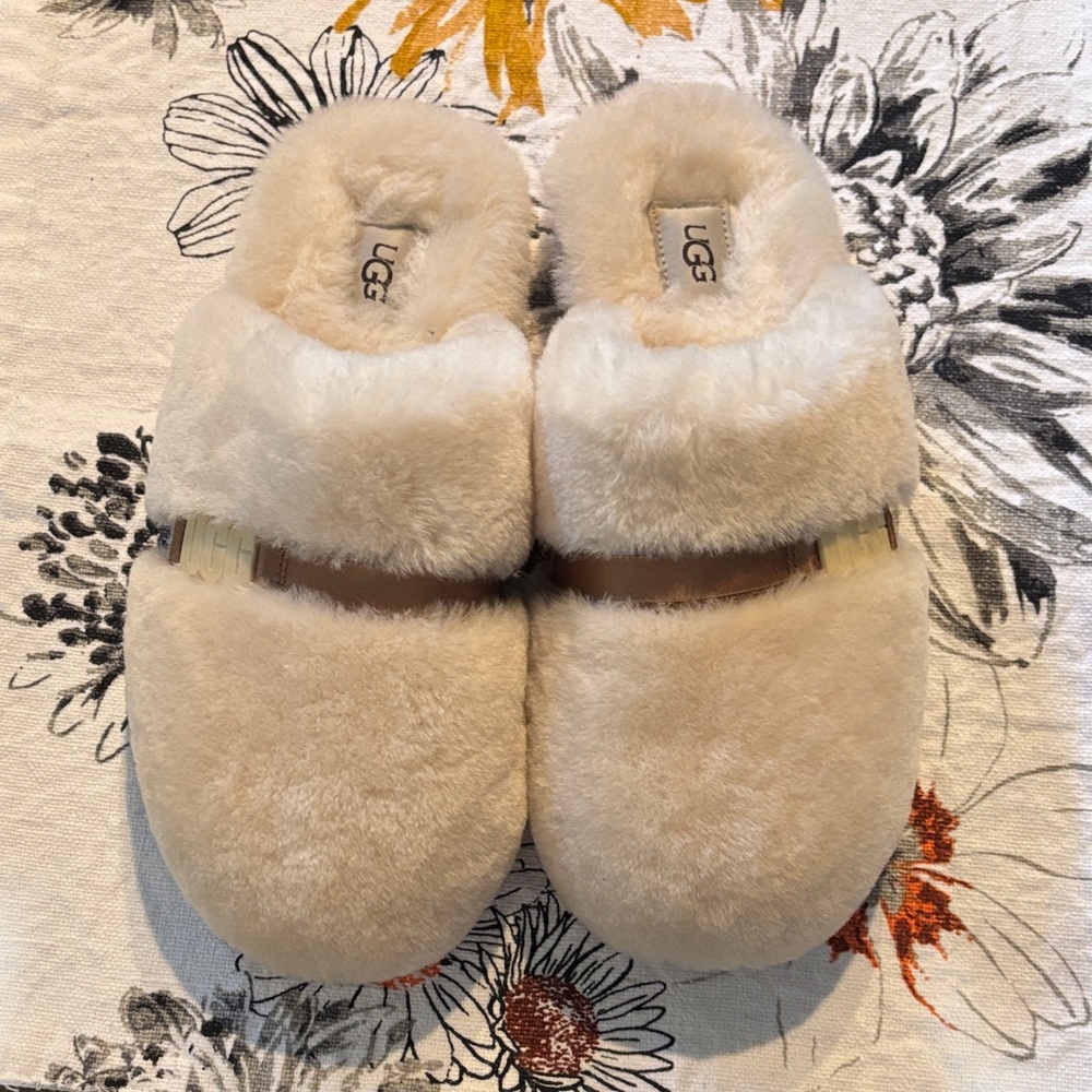 Size 9, never worn UGG Plush Slippers